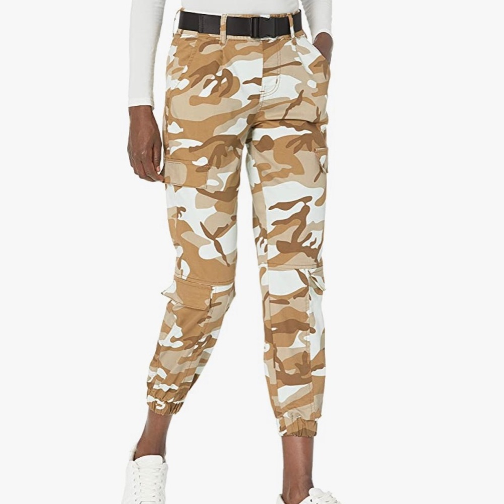 V.I.P. - Tj Maxx Belted Cargo High Waisted Jean Joggers Desert Camo in size US 7